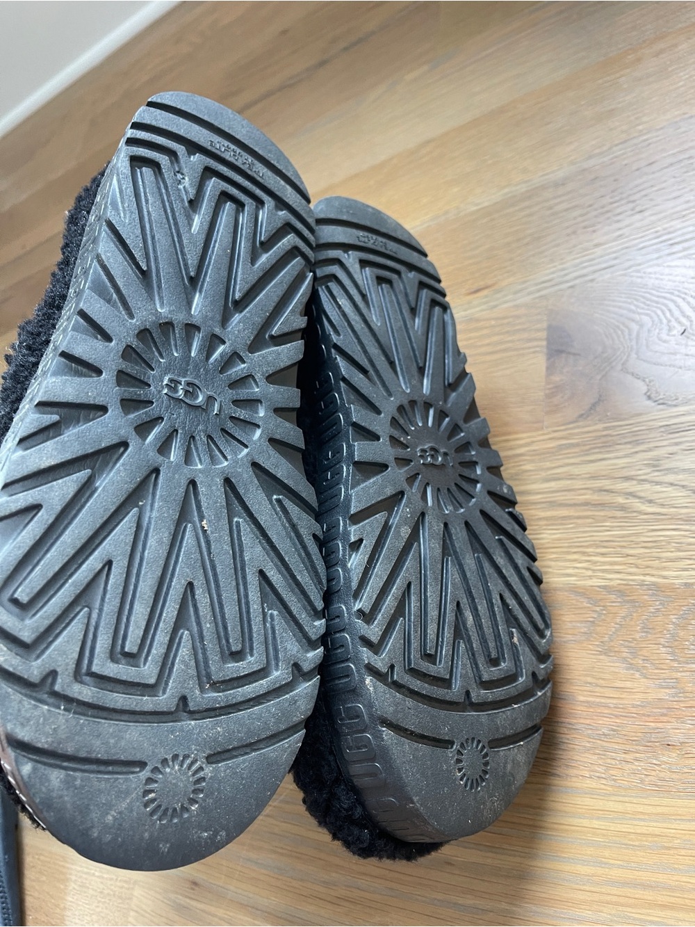 UGG Black Shearling Crossband Slide with Logo Heel Strap - Picture 5 of 5